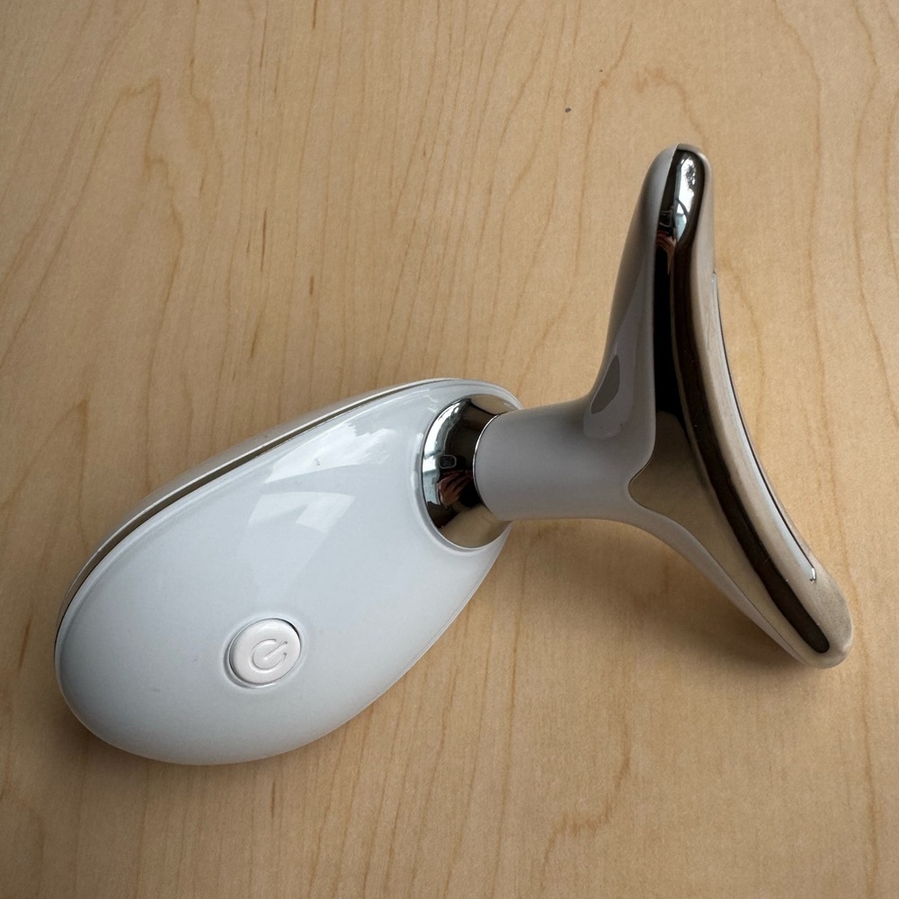Luminesce 7-in-1 face massager
